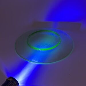 L‎ E Smith By Cracky Vaseline Green 8” Plate glows lightly under black light